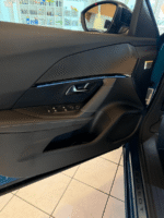 Peugeot 2008 Hybrid 145 GT Hybride  Automatique 980 km – Image 19